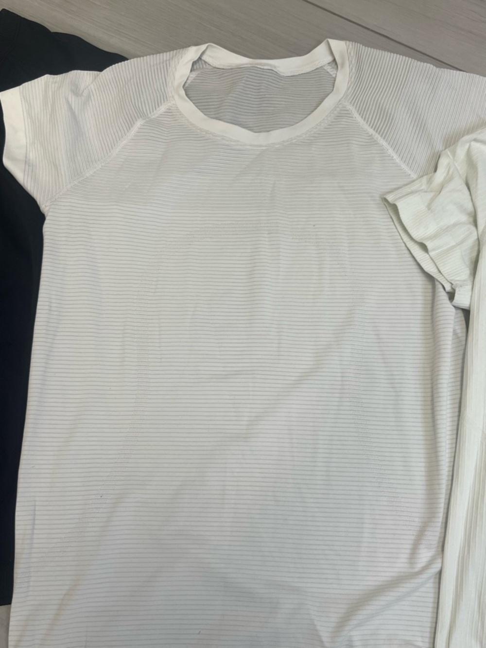 Lululemon + Basic Athletic 3 Pack BUNDLE Short Sleeve Running Shirts Sz M/L - Picture 4 of 10